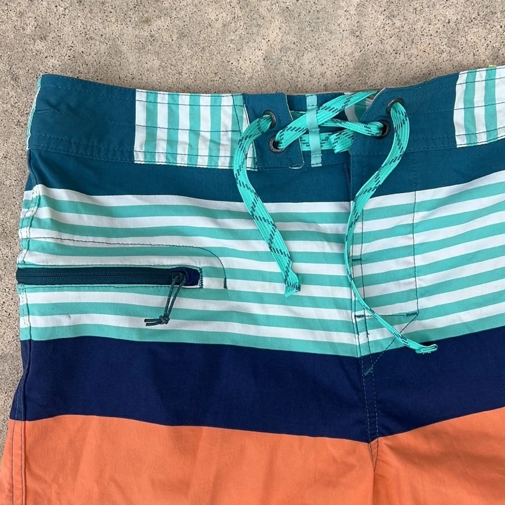 Patagonia Men's Wavefarer Striped Boardshorts Size 30